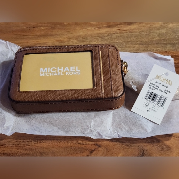 Medium Soffiano Leather Chain Card Case - Picture 8 of 8